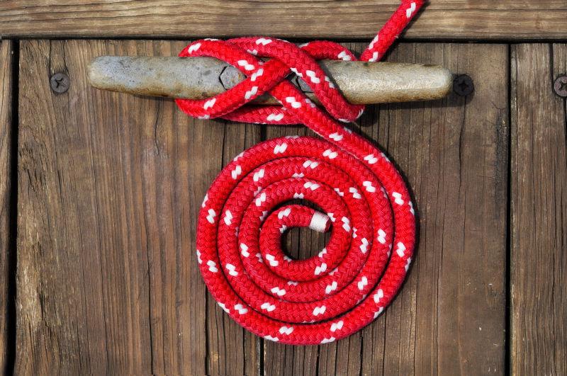 红绳固定船码头