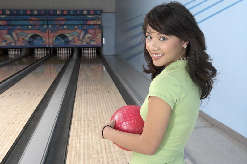 保龄球馆的女人