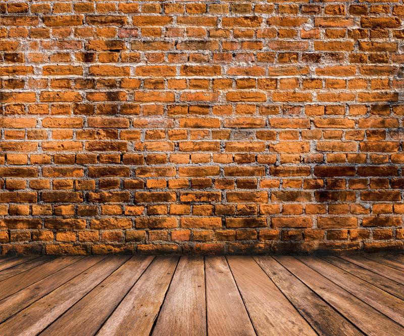 旧砖墙背景的木地板