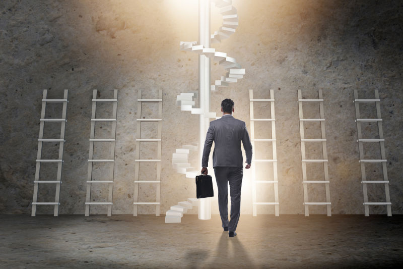 提着行李包的商人