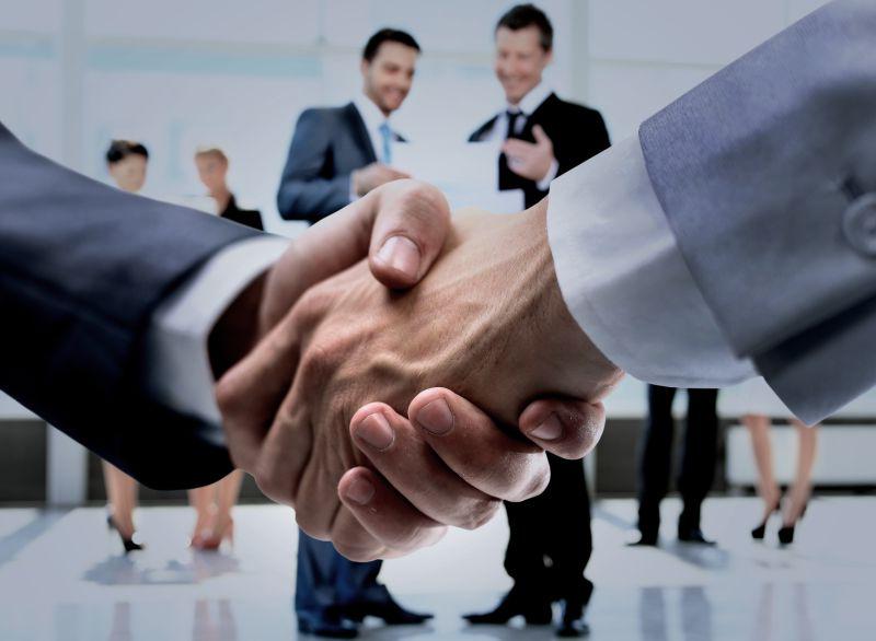 紧握一起的双手