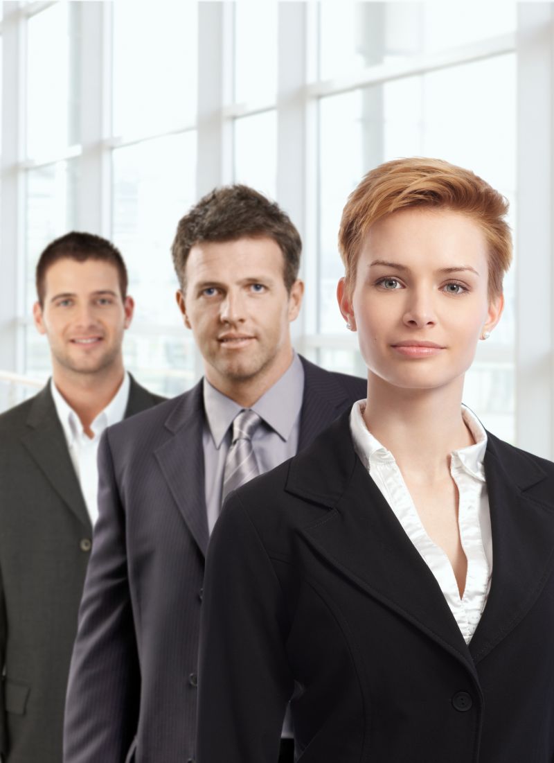 年轻的男女商人