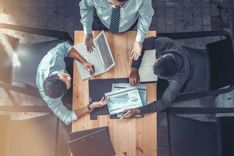 商界人士召开会议