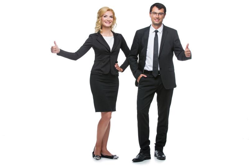 露出拇指的资历深商人