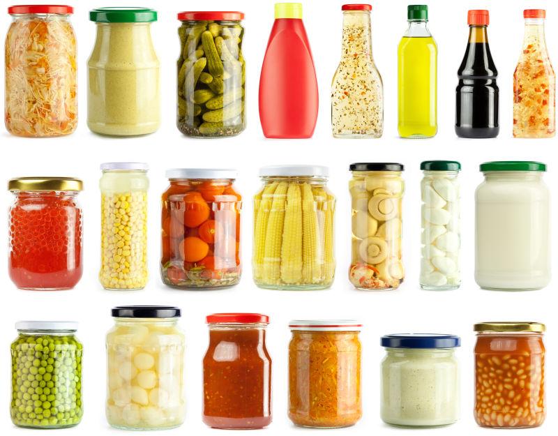 白色背景上的各种罐头