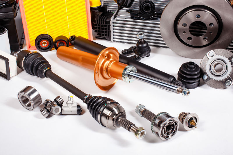 白色背景上的各种汽车零配件