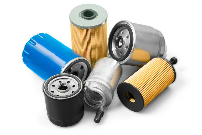 堆放一起的汽车零部件