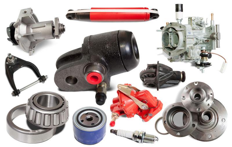 堆叠在一起的各种汽车配件