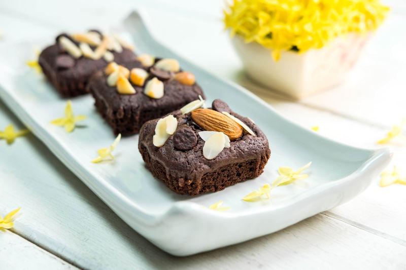 坚果巧克力蛋糕