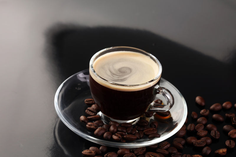 精致的玻璃咖啡杯