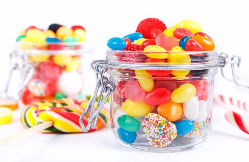 瓶子里的多彩糖果