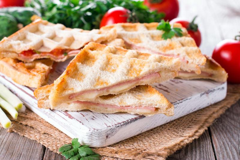 美味的切块披萨