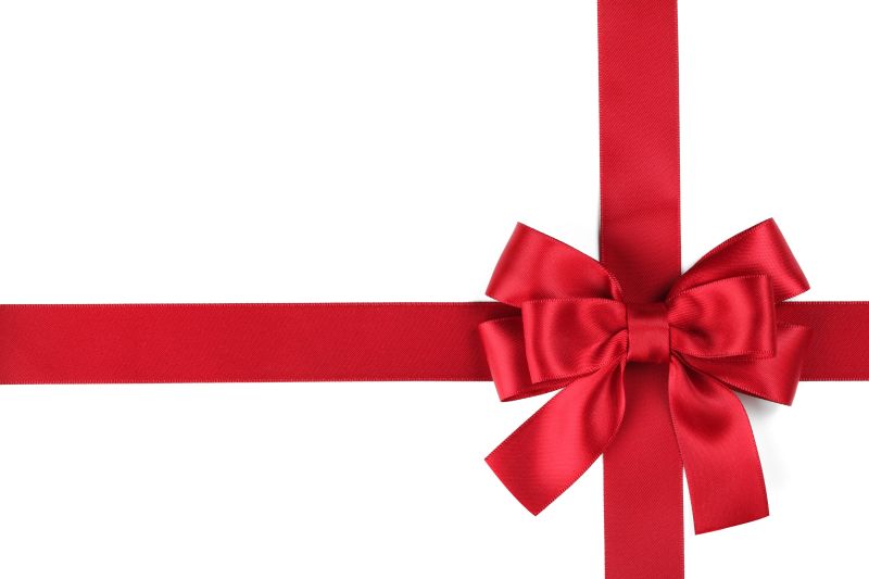 白色背景中的红色丝带打成蝴蝶结