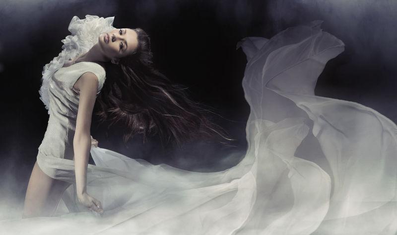 性感女黑发美女