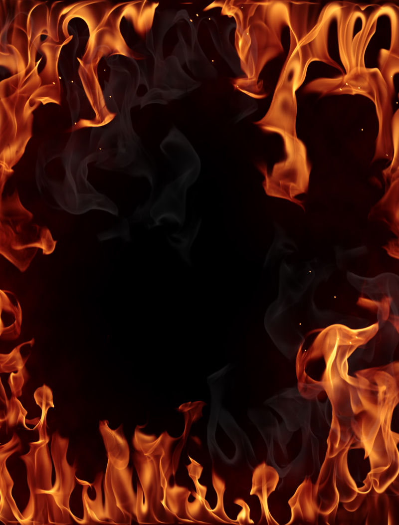 黑色背景上的熊熊烈火