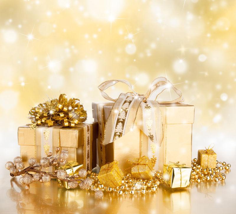 金色精致的圣诞礼物