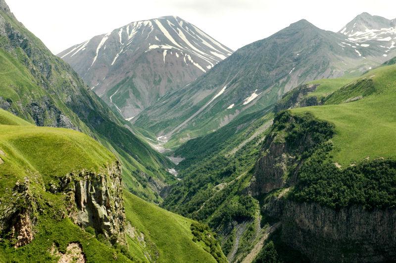 山谷中的风景