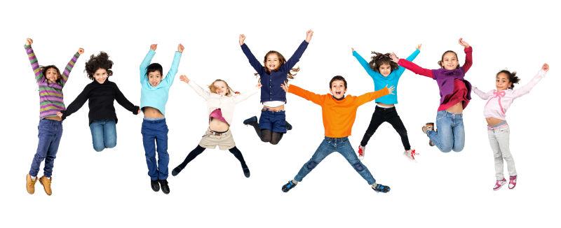 白色背景上跳跃的小孩子