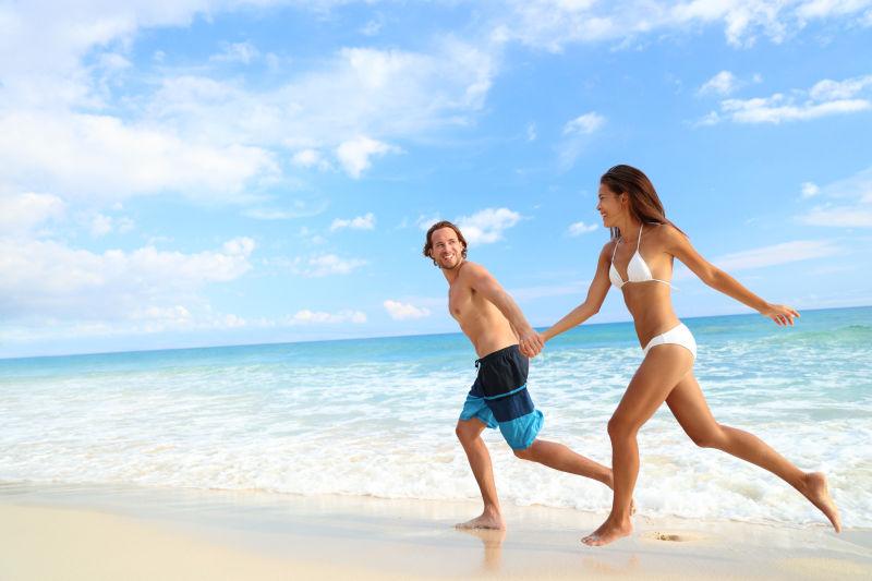 快乐海滩夫妇度假假期