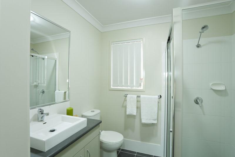 澳大利亚现代住宅中的现代浴室