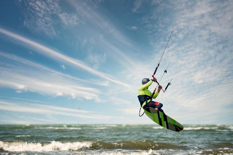 风筝冲浪者图片 享受风筝冲浪的行动的风筝冲浪者素材 高清图片 摄影照片 寻图免费打包下载