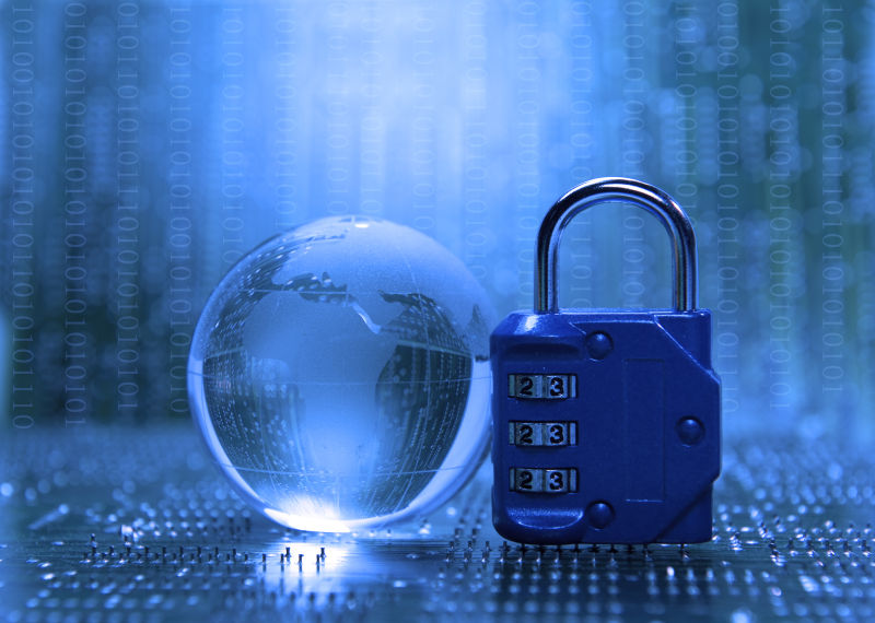 具有计算机键盘背景的锁和网络的电缆