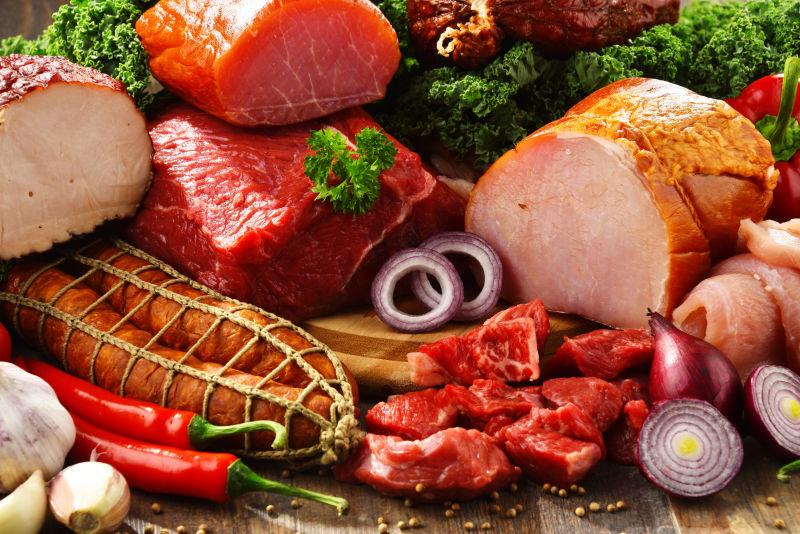 肉制品包括火腿和香肠