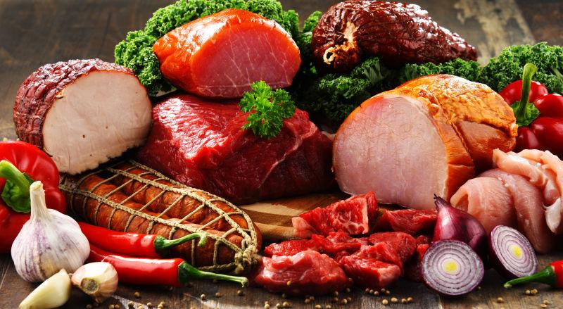 肉制产品包括火腿和香肠