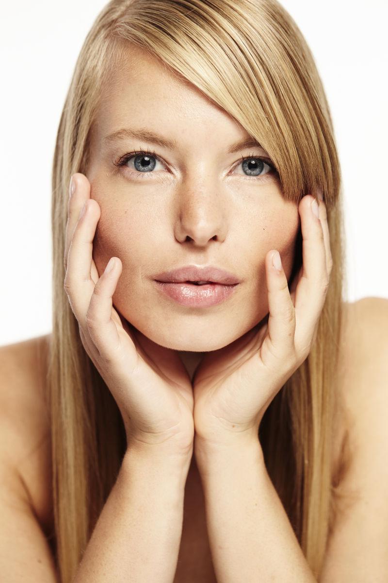 近在眉睫的美丽女人