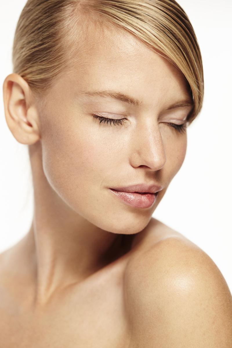 拿着一束花的女人素材-高清图片-摄影照片-寻图免费打包下载