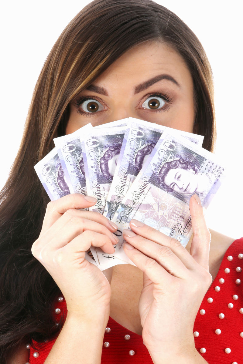 女人手里的纸币