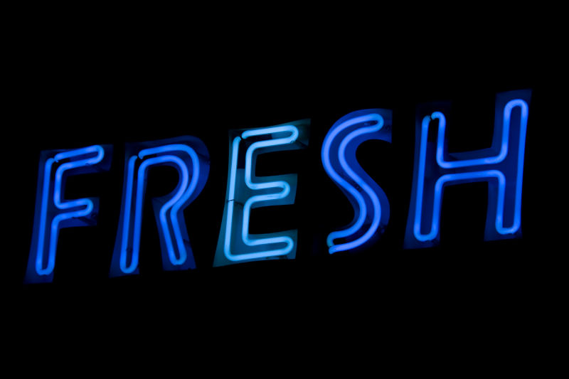 黑色背景上的霓虹灯