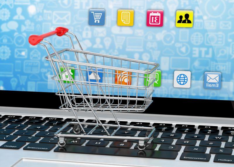 银色笔记本电脑上的微型购物车