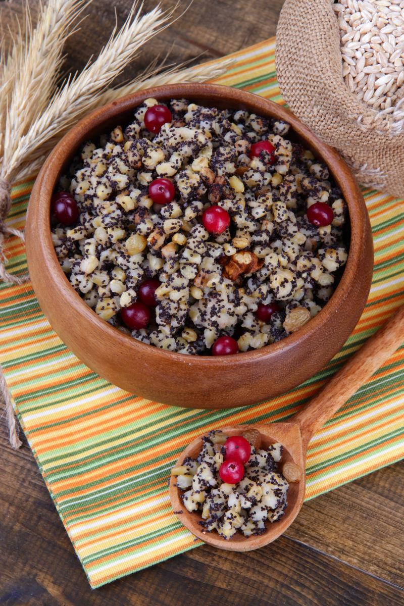 板与库蒂亚传统圣诞甜食在