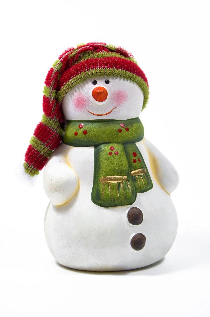 带着毛绒帽子的可爱雪人