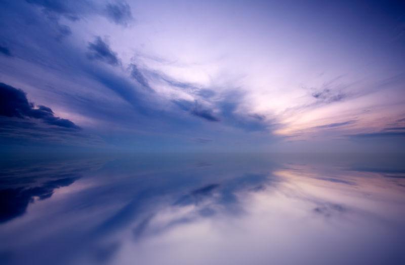 水上日落景观