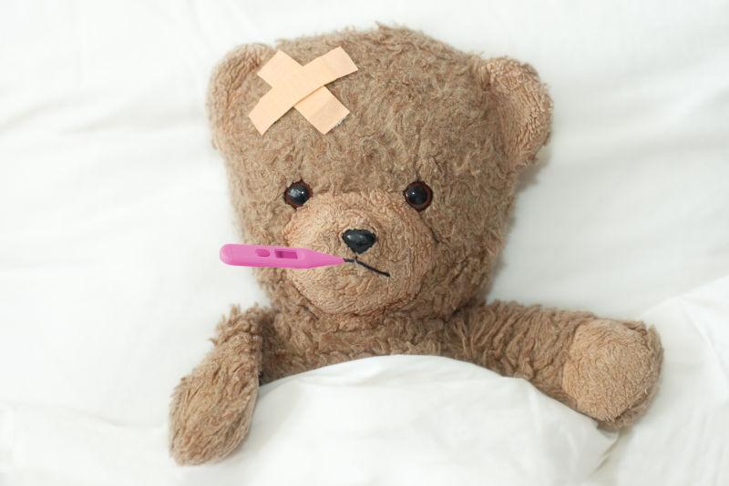 含着温度计的泰迪熊