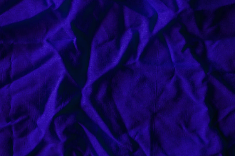 紫色波浪褶皱的布料