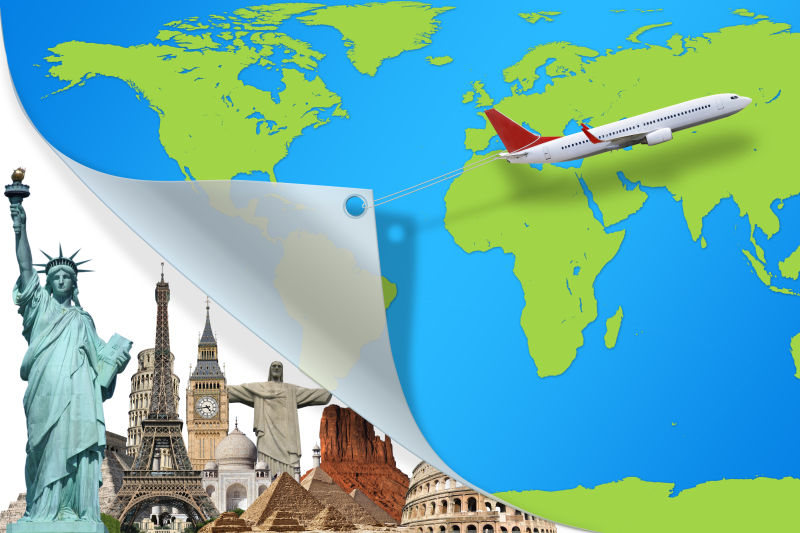 世界地图上的飞机飞往世界旅游景点