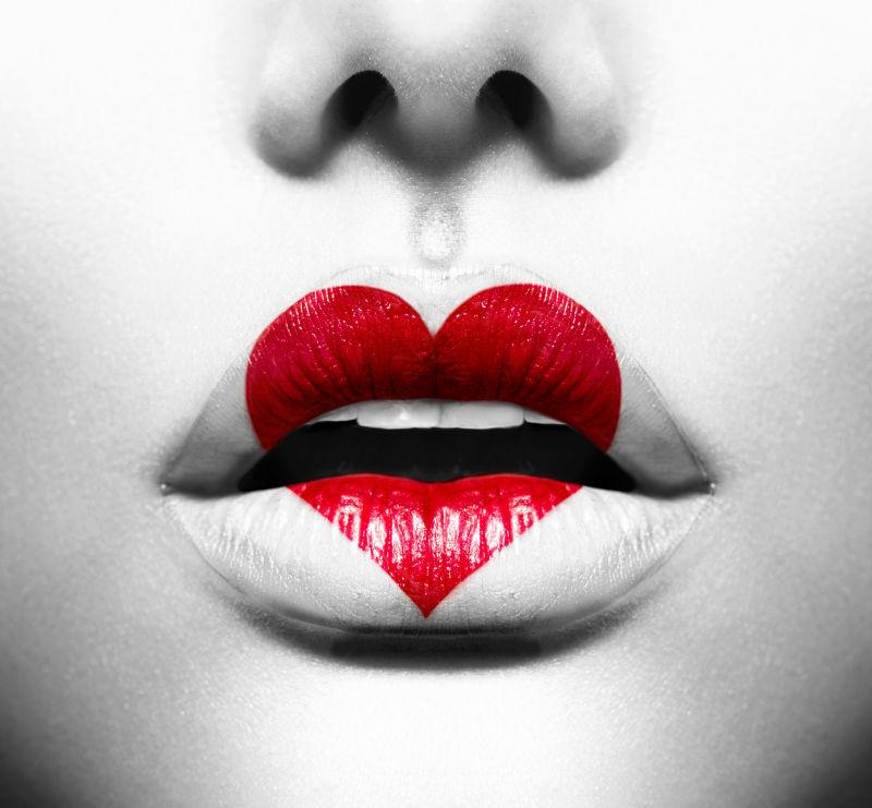 女人嘴唇上的红色爱心