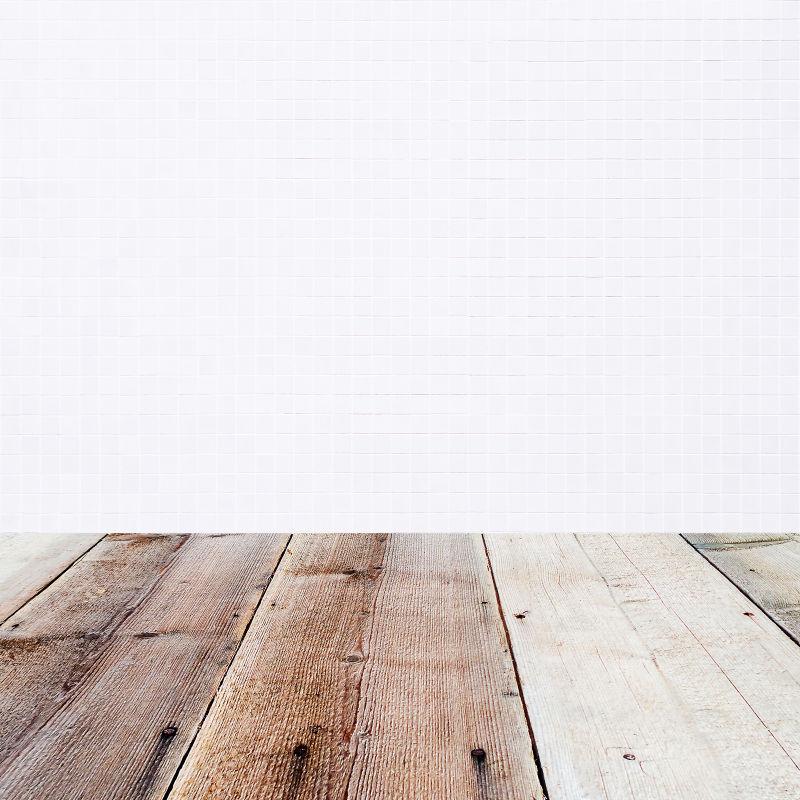 马赛克背景前的棕色木地板图片 白色小马赛克背景和木地板素材 高清图片 摄影照片 寻图免费打包下载