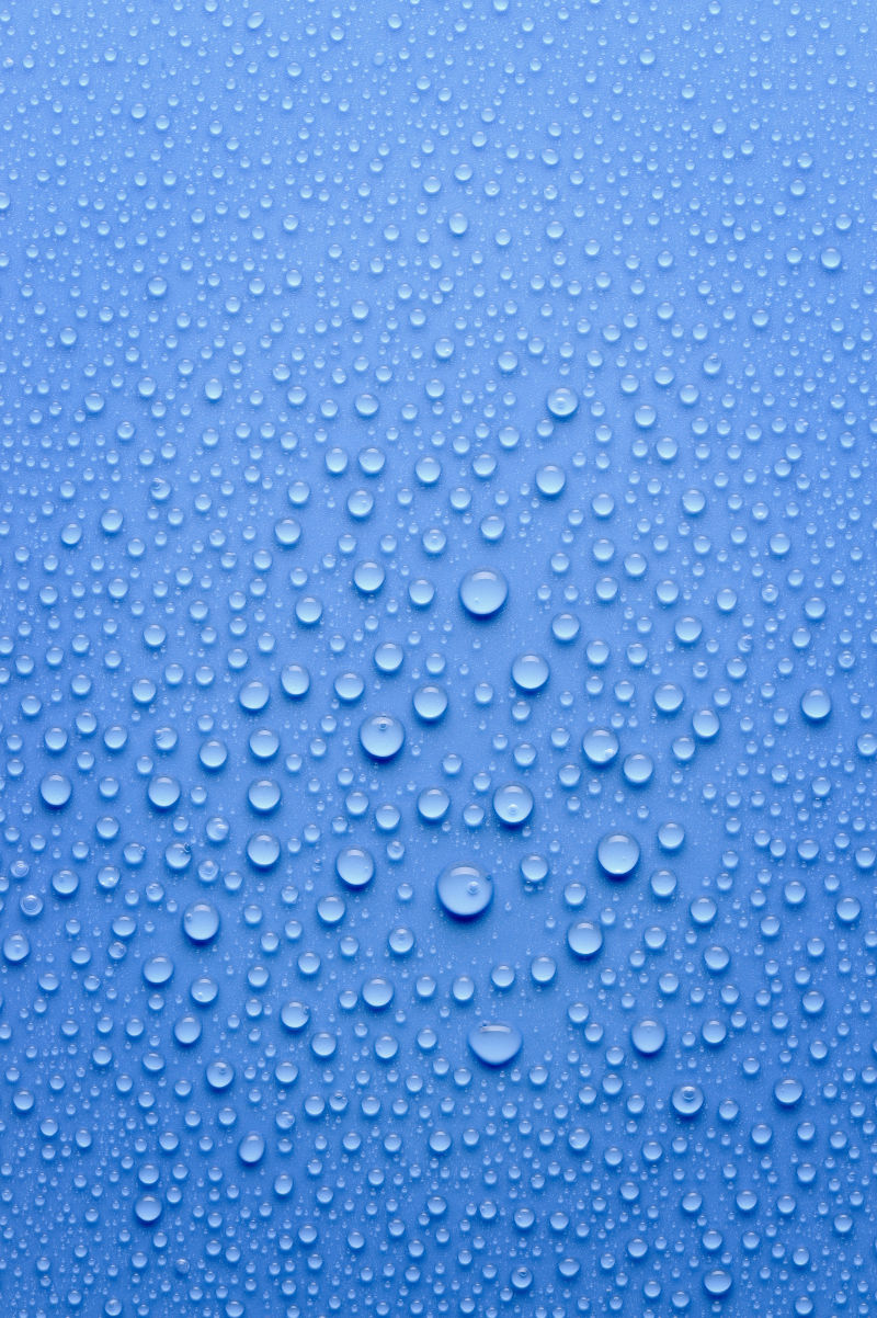 水滴的背景图片 浅蓝色背景上大量的水珠素材 高清图片 摄影照片 寻图免费打包下载