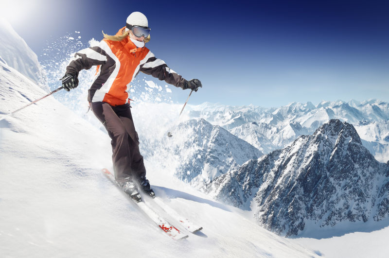 正在滑雪的美女