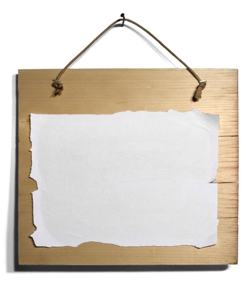 挂在墙面上的木牌