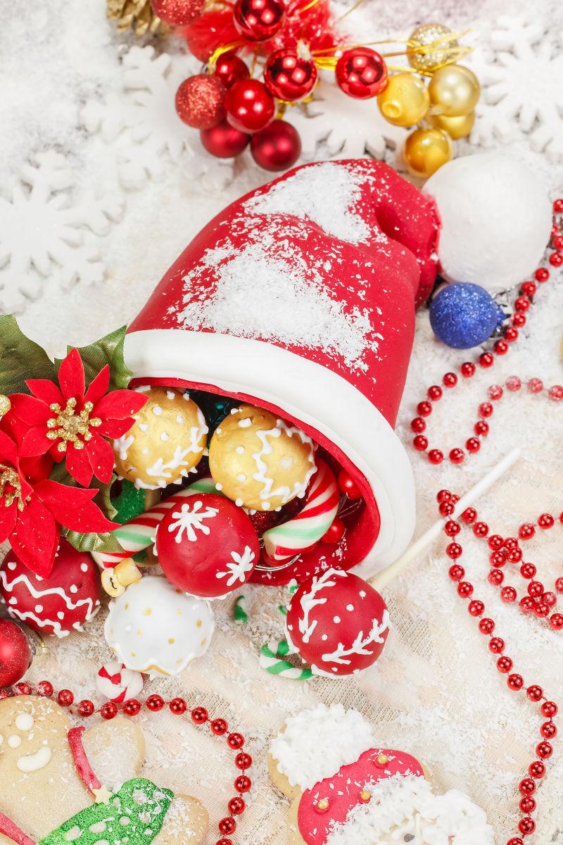 甜糖圣诞帽的圣诞节装饰品