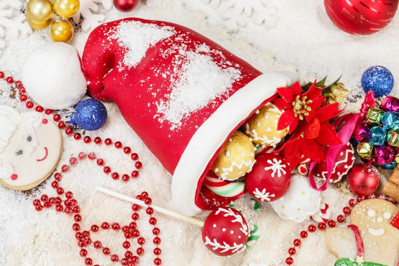 圣诞帽里的圣诞饼干甜糖