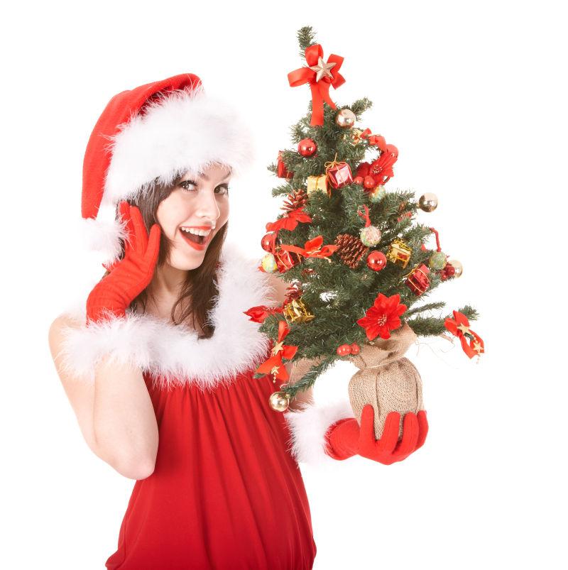 白色背景中捧着圣诞树的性感美女