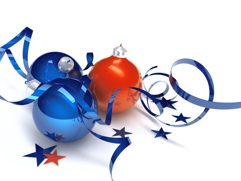 白色背景中红色和蓝色圣诞球