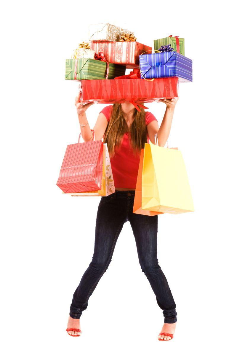美女身上各种购物袋和礼品盒