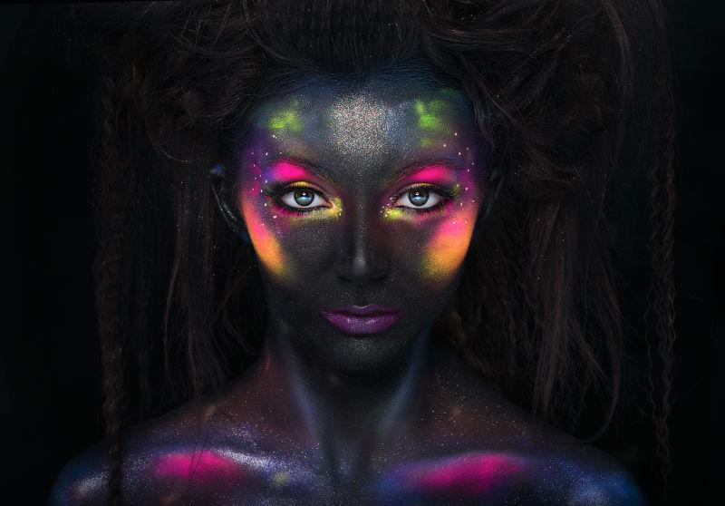 发光的霓虹灯妆